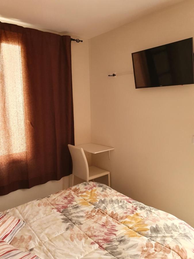 Deluxe Double Room Shower
