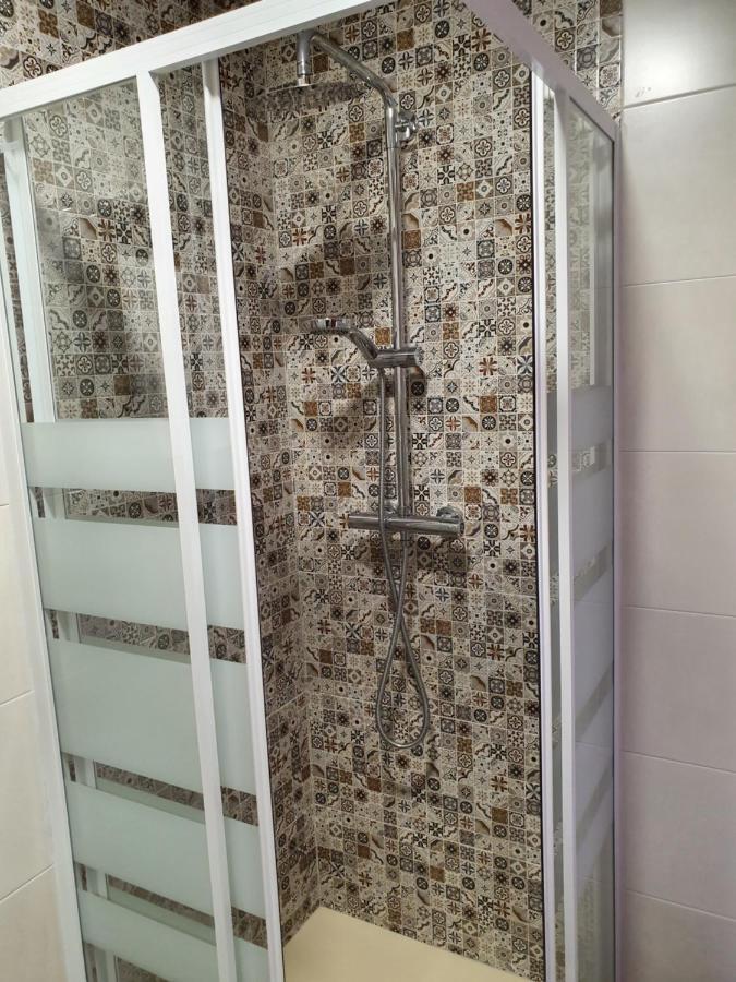 Deluxe Double Room Shower